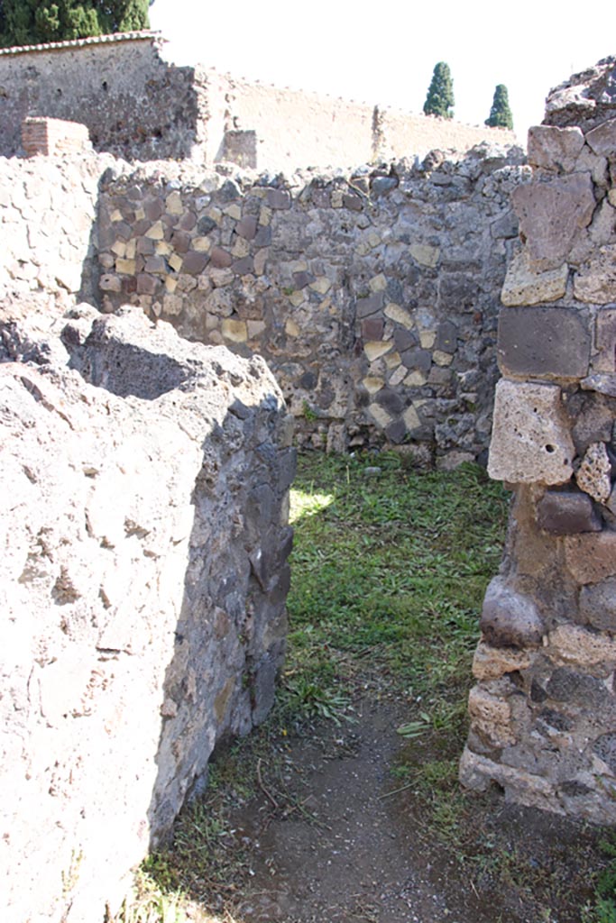 VI.1.5 Pompeii. May 2024. 
Small doorway to room in north-east corner. Photo courtesy of Klaus Heese.
