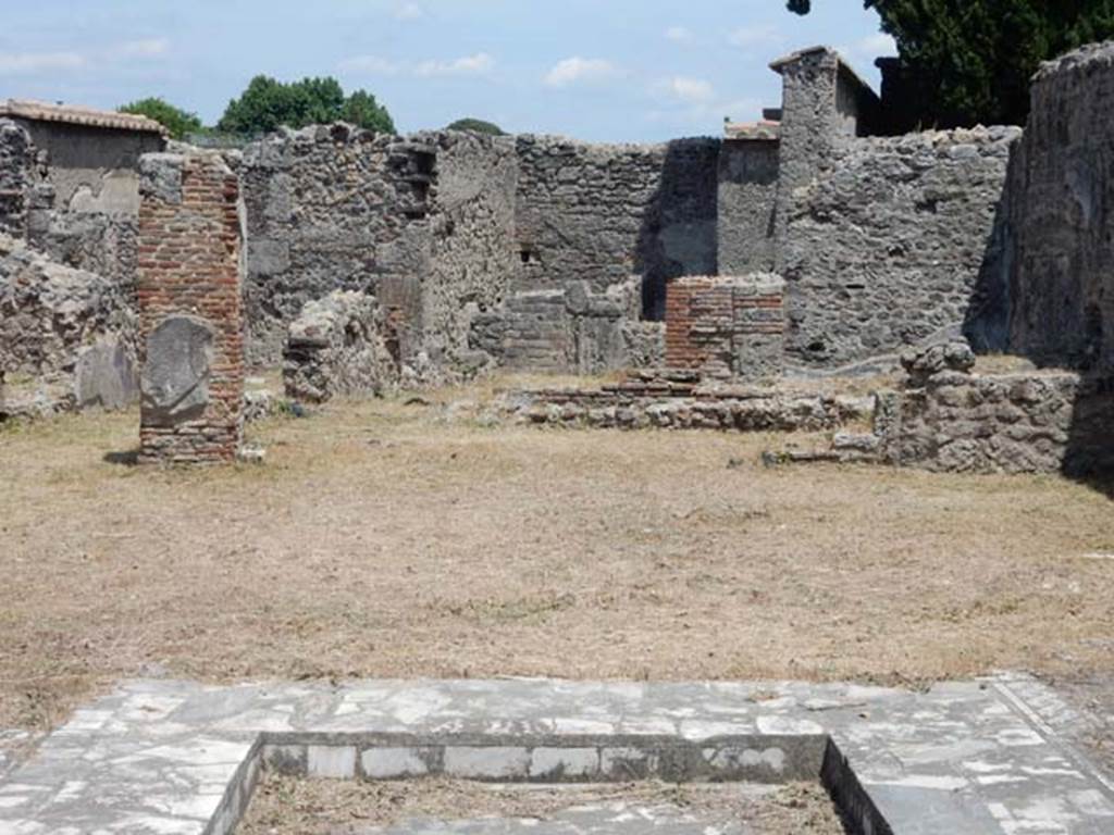 VI.1.7 Pompeii. May 2017. Looking east across impluvium in atrium. Photo courtesy of Buzz Ferebee.
