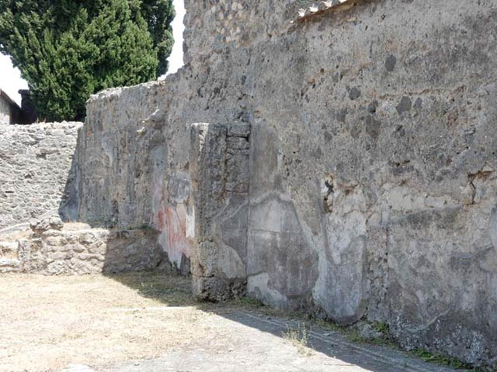 VI.1.7 Pompeii. May 2017. Looking east along south wall of atrium. Photo courtesy of Buzz Ferebee.