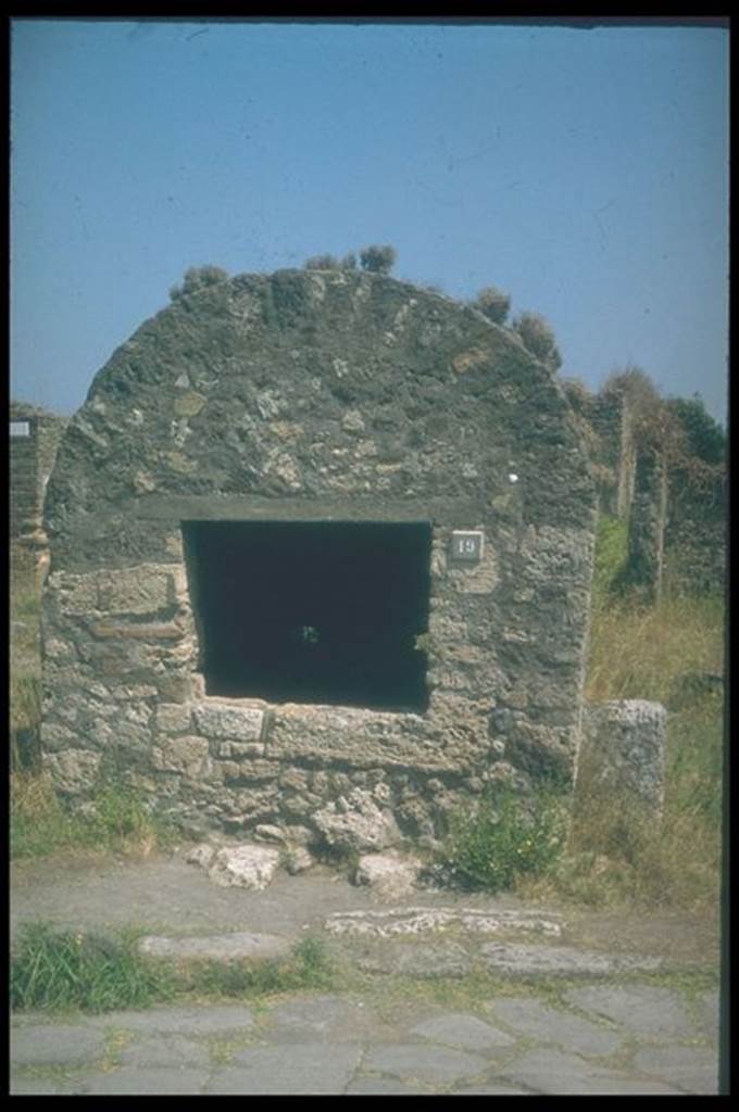 VI.1.19 Pompeii. Public well. Photographed 1970-79 by Gnther Einhorn, picture courtesy of his son Ralf Einhorn.