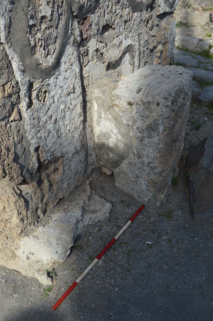 VI.1.19 Pompeii. October 2017. Looking towards west side of altar.
Foto Taylor Lauritsen, ERC Grant 681269 DCOR.
