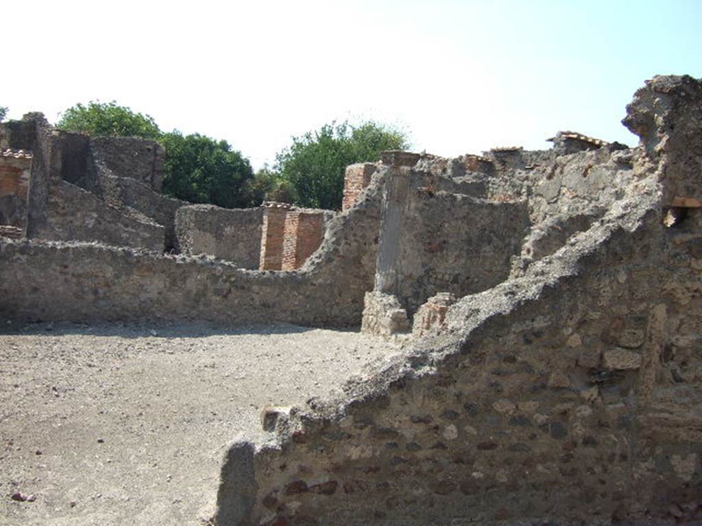 VI.1.22 Pompeii. September 2005.  Looking north-west.