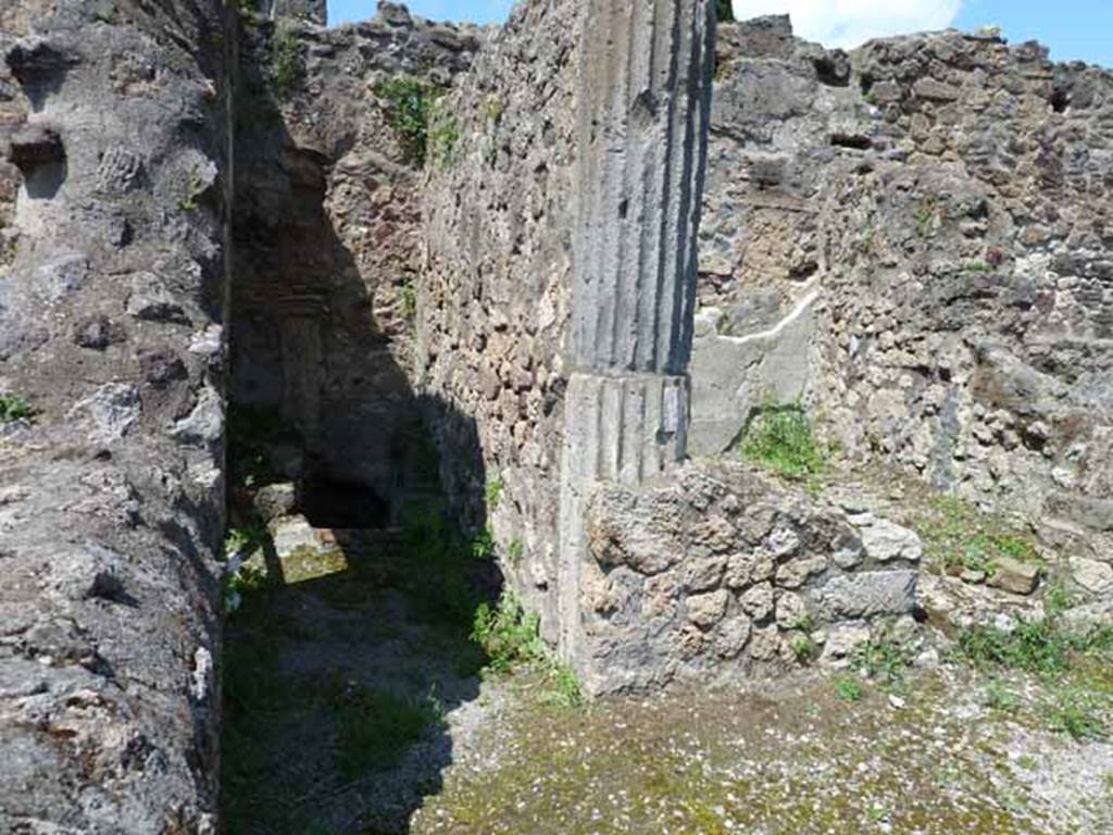 VI.1.22 Pompeii. May 2010. Latrine in north-west corner, on east side of doorway through to VI.1.13.