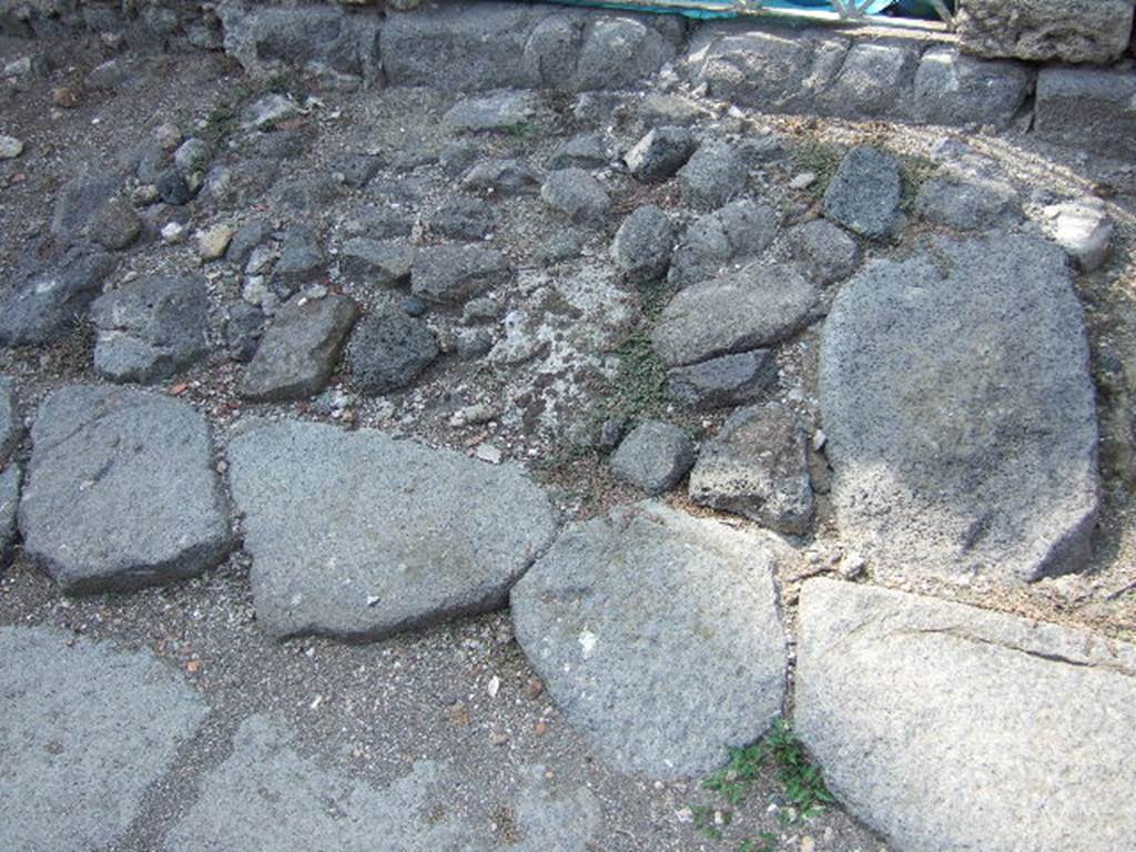 Ramp outside VI.1.24, Pompeii. September 2005.