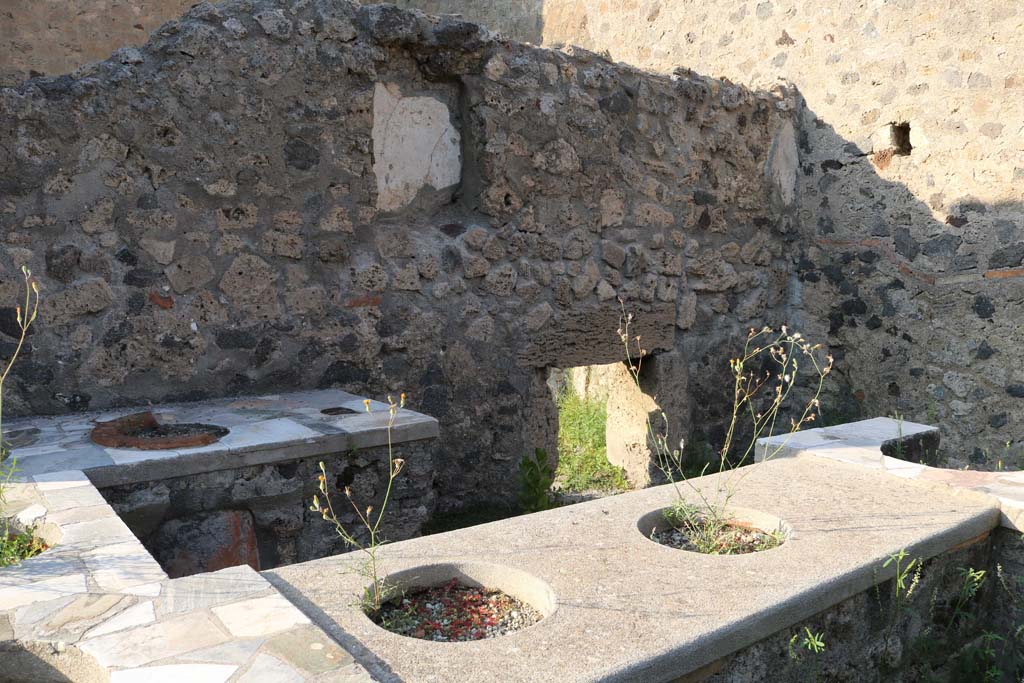 VI.2.1 Pompeii. December 2018. Looking north-east across counter in bar-room. Photo courtesy of Aude Durand.