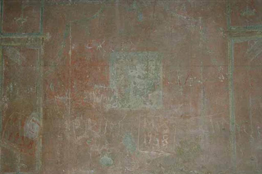 VI.2.4 Pompeii. May 2010. Cubiculum in the south-west corner of small garden. Central panel of south wall with faded remains of fresco of Paris and Elena.  Photo courtesy of Rick Bauer. See Helbig, W., 1868. Wandgemälde der vom Vesuv verschütteten Städte Campaniens. Leipzig: Breitkopf und Härtel. (1311).
