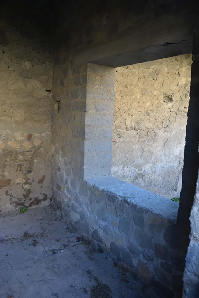 VI.2.4 Pompeii. December 2017. Looking towards window in west wall of cubiculum.
Foto Annette Haug, ERC Grant 681269 DÉCOR.
