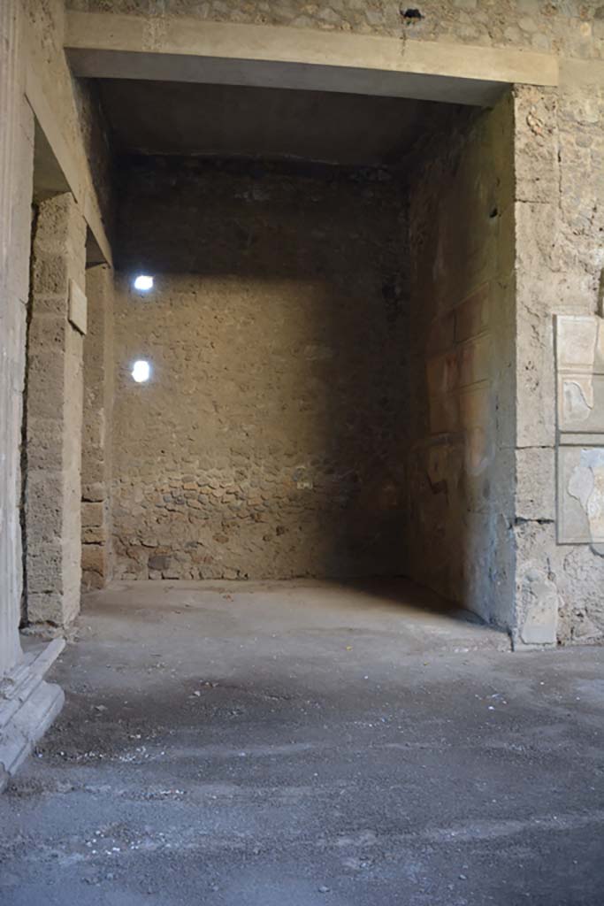 VI.2.4 Pompeii, December 2017. Looking towards south ala.
Foto Annette Haug, ERC Grant 681269 DÉCOR.
