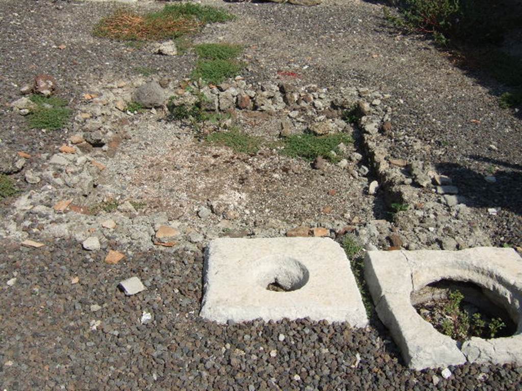 VI.2.13 Pompeii. September 2005.  Impluvium and cistern mouth in atrium.