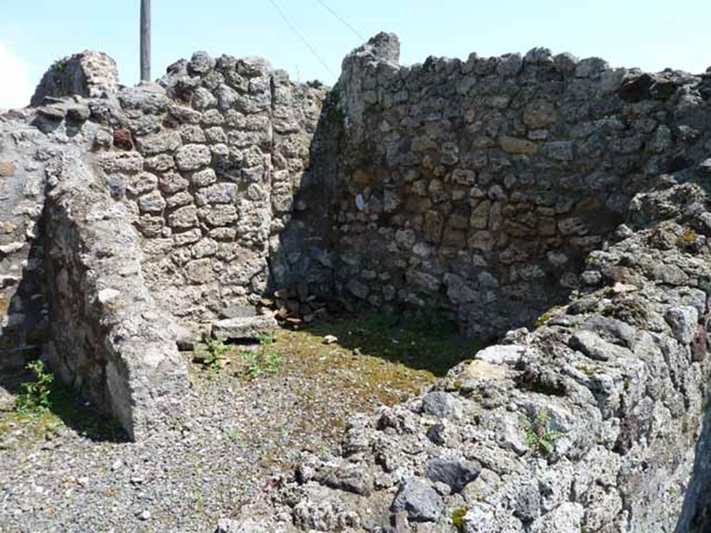 VI.3.10 Pompeii. May 2010. Middle room on the south side.