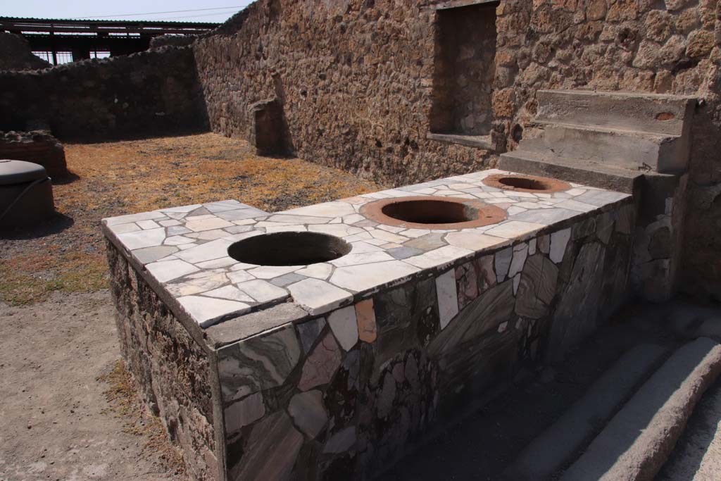 VI.4.8 Pompeii. September 2019. Looking west across counter/podium. Photo courtesy of Klaus Heese.