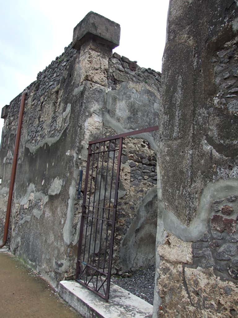 VI.7.19 Pompeii. December 2006. Entrance doorway.