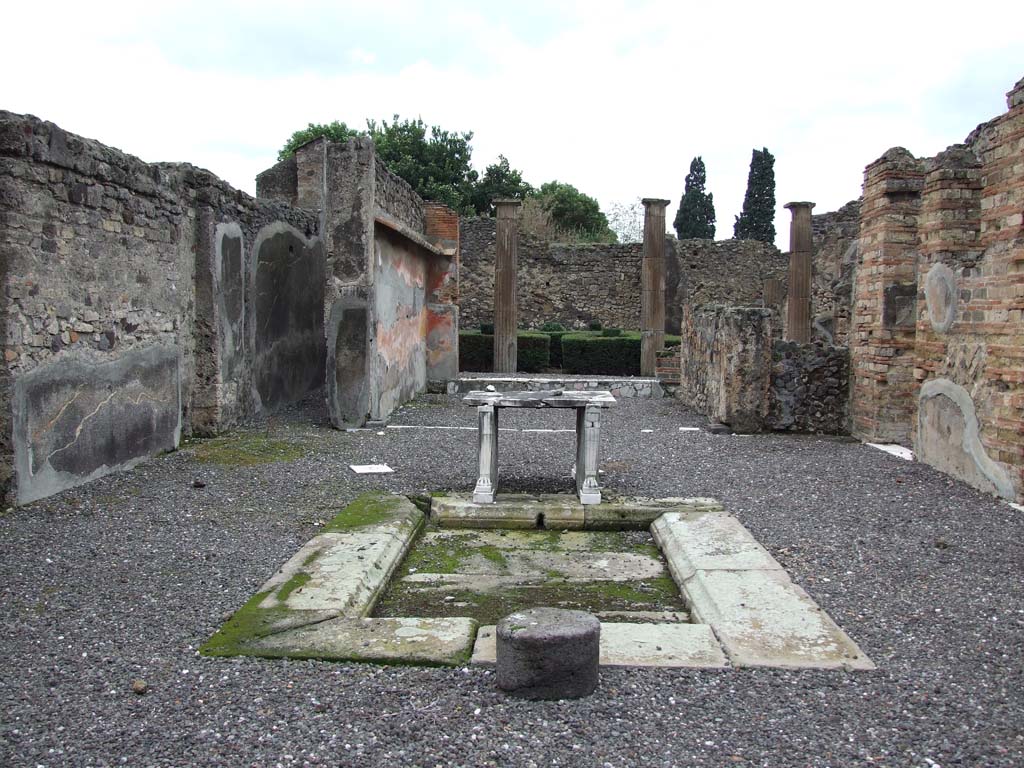 VI.7.19 Pompeii. December 2006. Looking west across atrium, with impluvium.