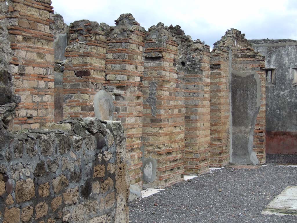 VI.7.19 Pompeii. December 2006. Doorways to rooms on north side of atrium.