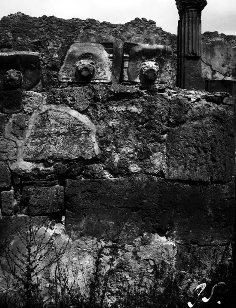 VI.7.20 Pompeii.W.1223. Lion water spouts displayed on north wall of atrium.
Photo by Tatiana Warscher. Photo © Deutsches Archäologisches Institut, Abteilung Rom, Arkiv. 

