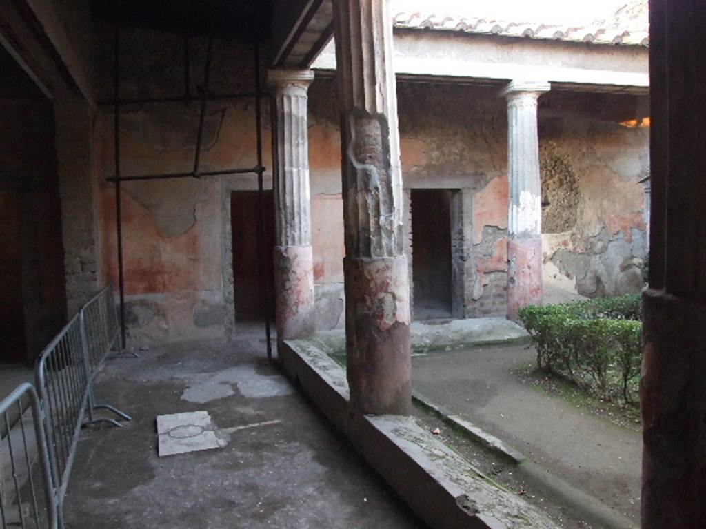 VI.8.3 Pompeii. December 2006. Peristyle. Looking west.