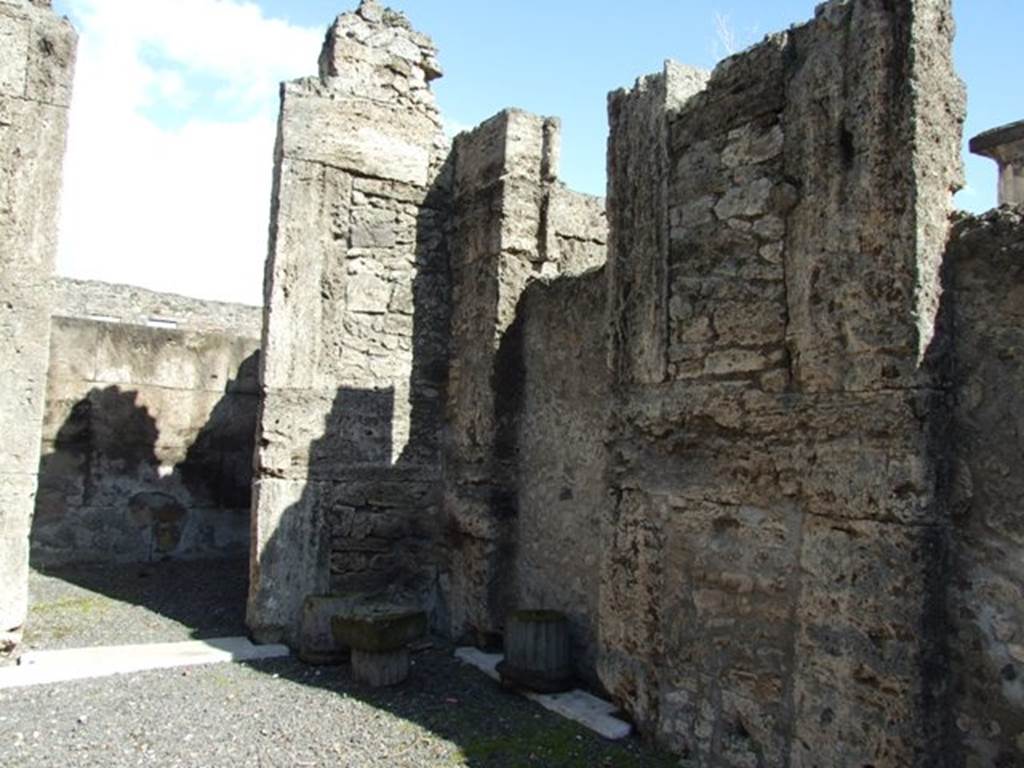 VI.8.22 Pompeii.  March 2009.  South east corner of atrium.