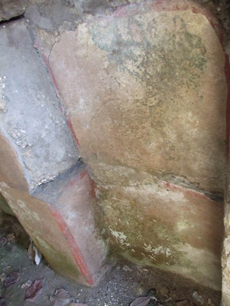 VI.8.22 Pompeii.  March 2009.  Room 6.  Painted plaster in area under stairs.  Recess in south wall.