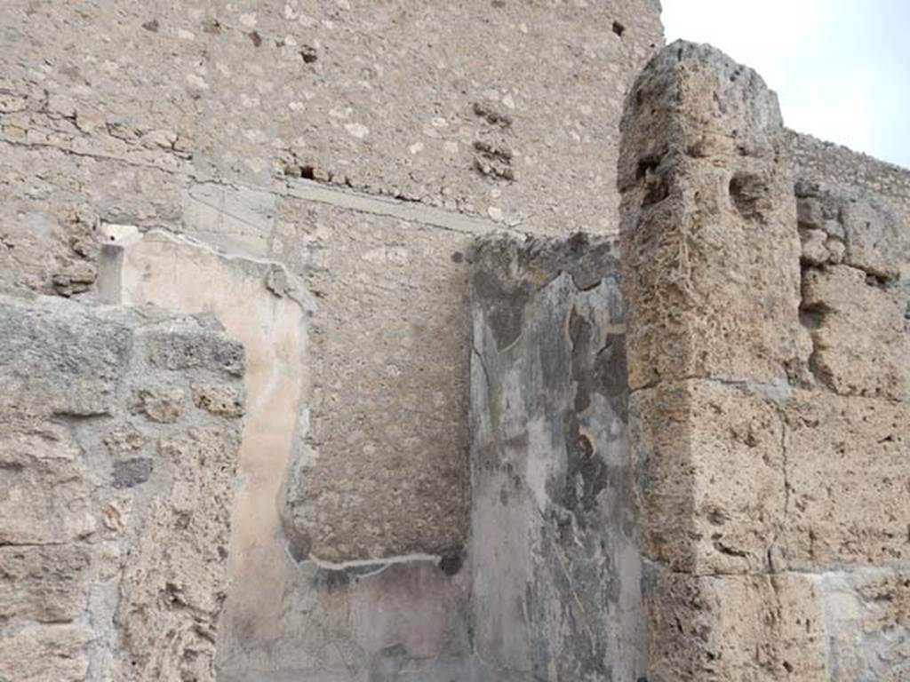 VI.8.22 Pompeii. May 2017. Room 17, upper east wall. Photo courtesy of Buzz Ferebee.