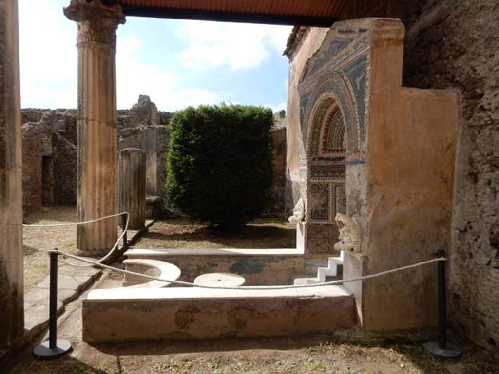 VI.8.22 Pompeii. May 2017. Looking south towards side of fountain. Photo courtesy of Buzz Ferebee.
