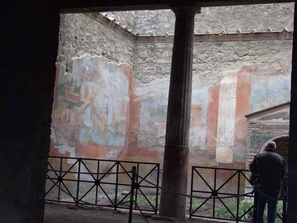 VI.8.23 Pompeii. May 2010. South side of the peristyle garden.