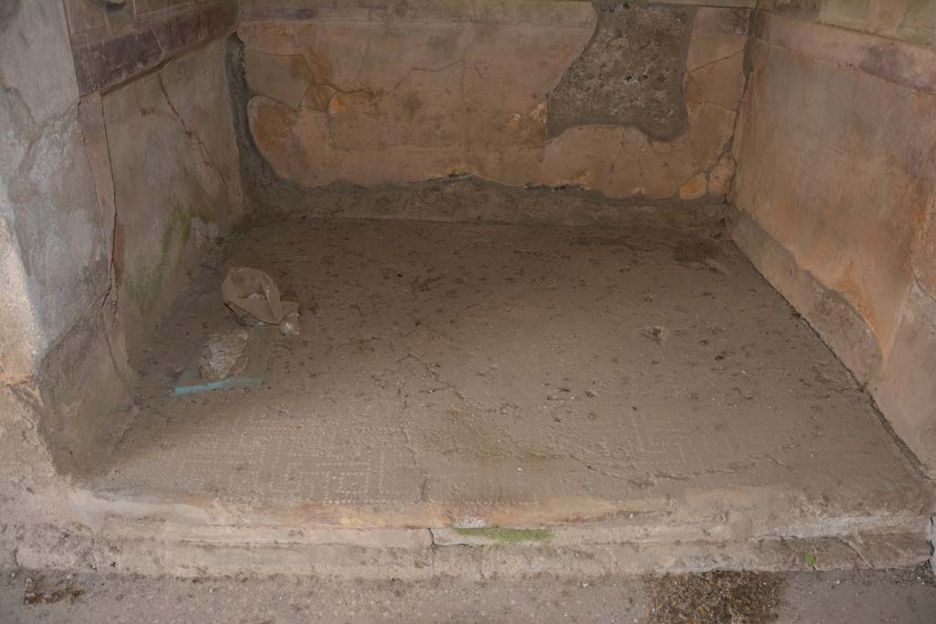 VI.9.3 Pompeii. September 2019. Alcove in cubiculum 3, looking south across flooring.
Foto Annette Haug, ERC Grant 681269 DCOR.
