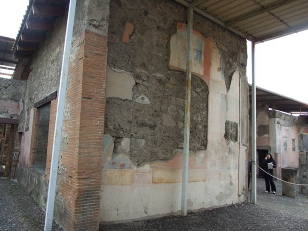 VI.9.6 Pompeii.  March 2009.  Room 9.  Tablinum.  South wall from garden area.