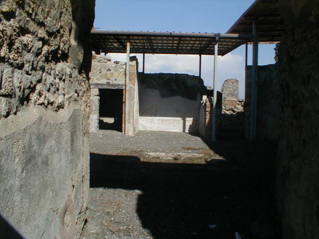 VI.9.7 Pompeii. September 2004. Looking east from entrance fauces across atrium 2, to tablinum 10.

