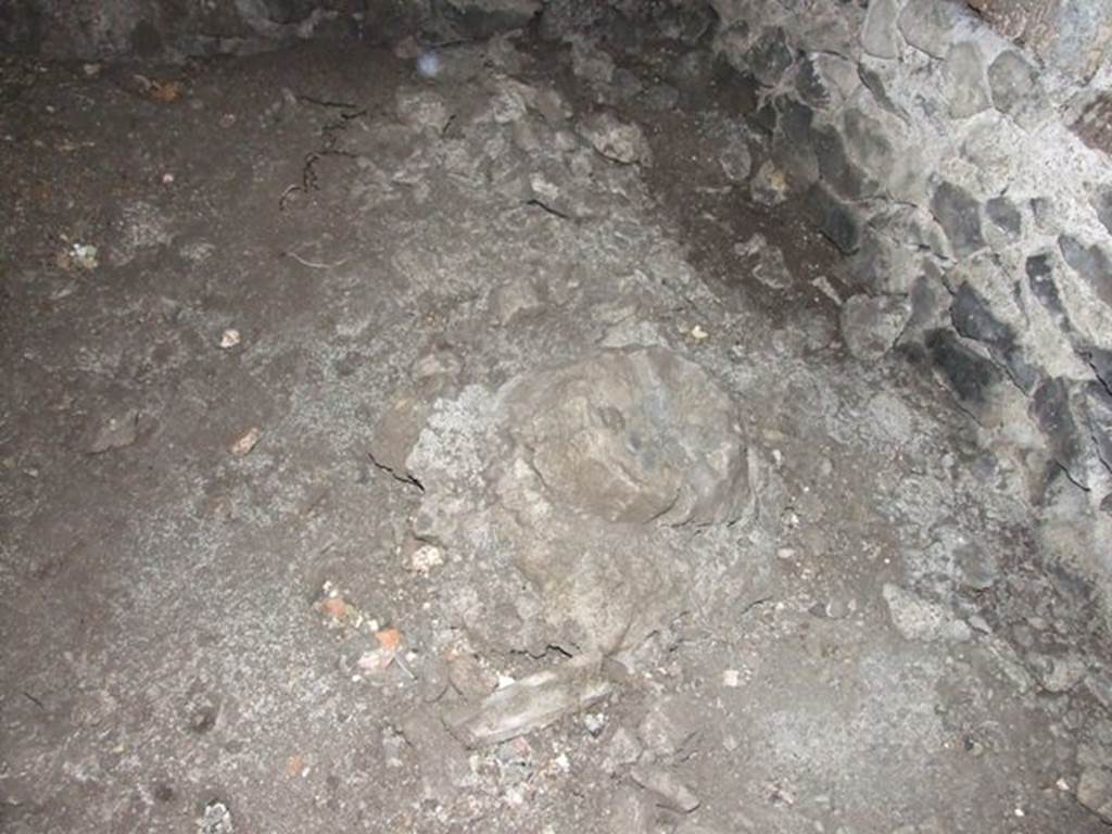 VI.9.10 Pompeii. March 2009. Feature in south-west corner of third underground room.