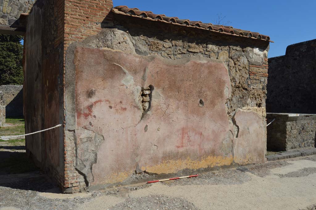 VI.10.2 Pompeii. October 2017. Looking south along front facade with painted plaster, with VI.10.3, on right. 
Foto Taylor Lauritsen, ERC Grant 681269 DÉCOR.
