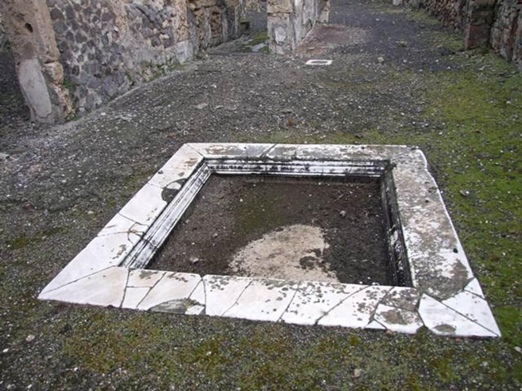 VI.10.2 Pompeii. March 2009. Marble impluvium in atrium.