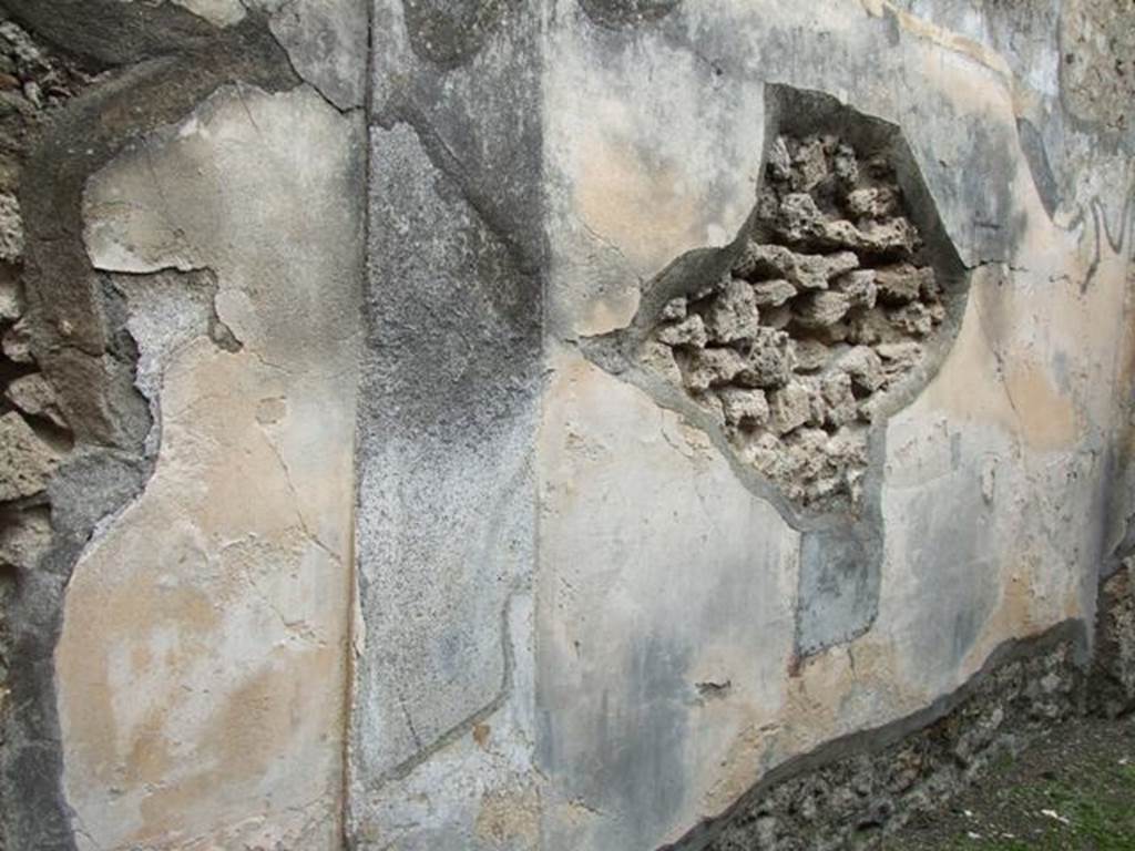 VI.11.9 Pompeii. March 2009. Room 4, looking east along north wall of corridor.