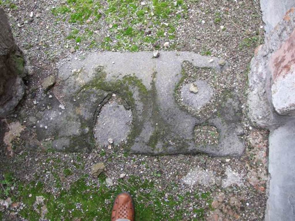 VI.11.9 Pompeii. March 2009. Room 5, doorway threshold or sill from corridor 4.