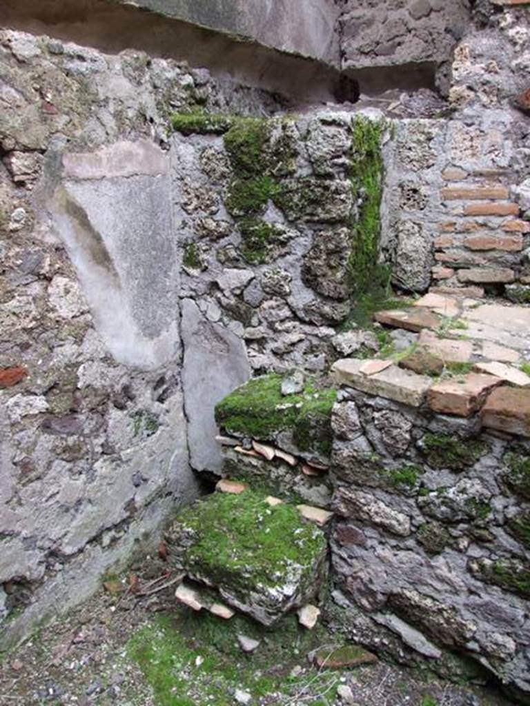 VI.11.9 Pompeii. March 2009. Room 13, lower north-west corner of kitchen.