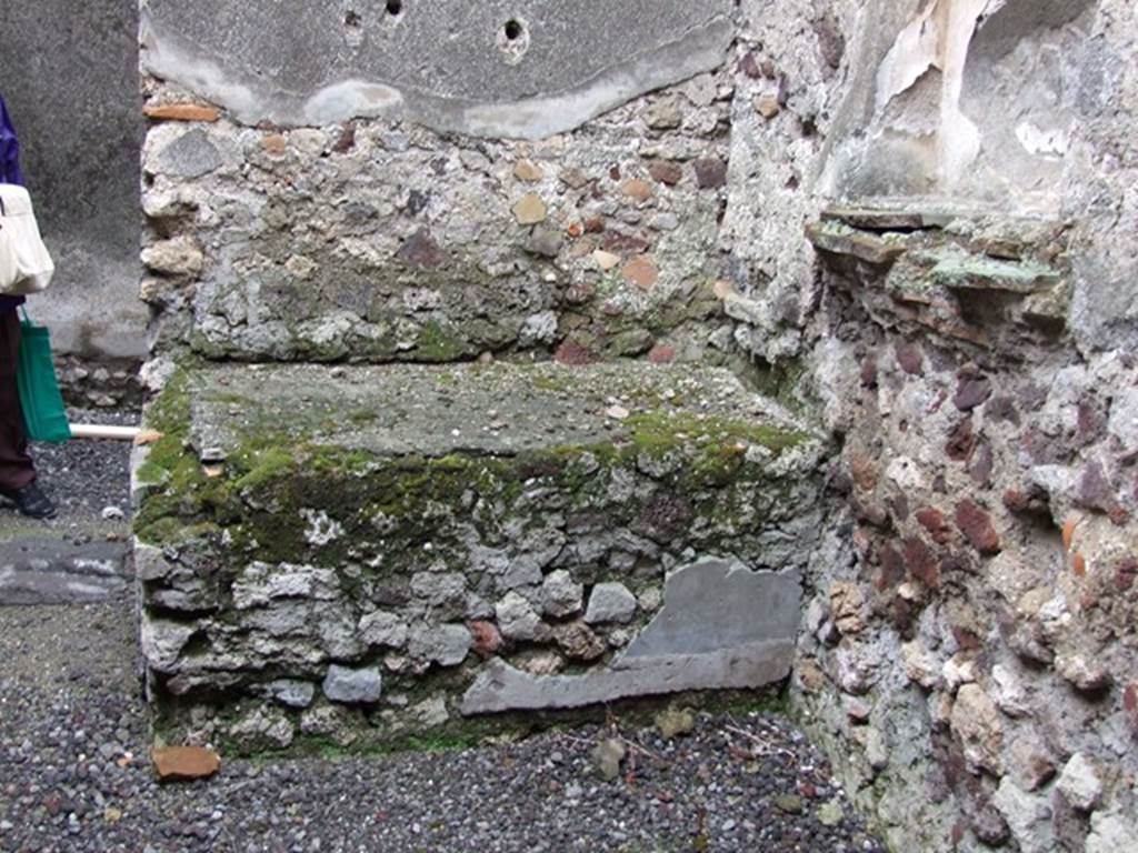 VI.11.9 Pompeii. December 2006. Room 13, south-east corner of kitchen area.