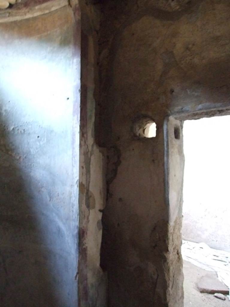 VI.11.9 Pompeii. December 2007. Room 22, caldarium wall on west side of doorway to tepidarium 21.
