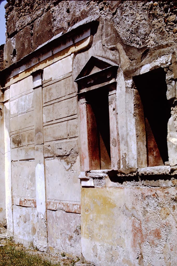 VI.12.2 Pompeii. 1968. 
Rear north wall with two large niches, looking towards north-west corner. Photo by Stanley A. Jashemski.
Source: The Wilhelmina and Stanley A. Jashemski archive in the University of Maryland Library, Special Collections (See collection page) and made available under the Creative Commons Attribution-Non-Commercial License v.4. See Licence and use details.
J68f0579
