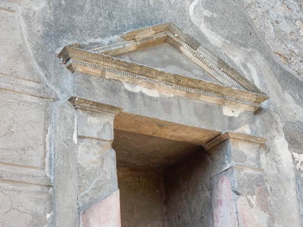 VI.12.2 Pompeii. May 2015. Detail of aedicula from niche on west side. Photo courtesy of Buzz Ferebee.