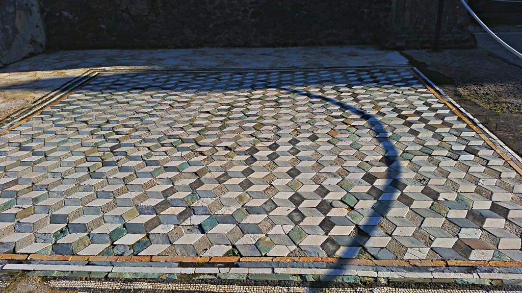 VI.12.2 Pompeii. 2017/2018/2019. Looking east across floor in tablinum 33. Photo courtesy of Giuseppe Ciaramella.

