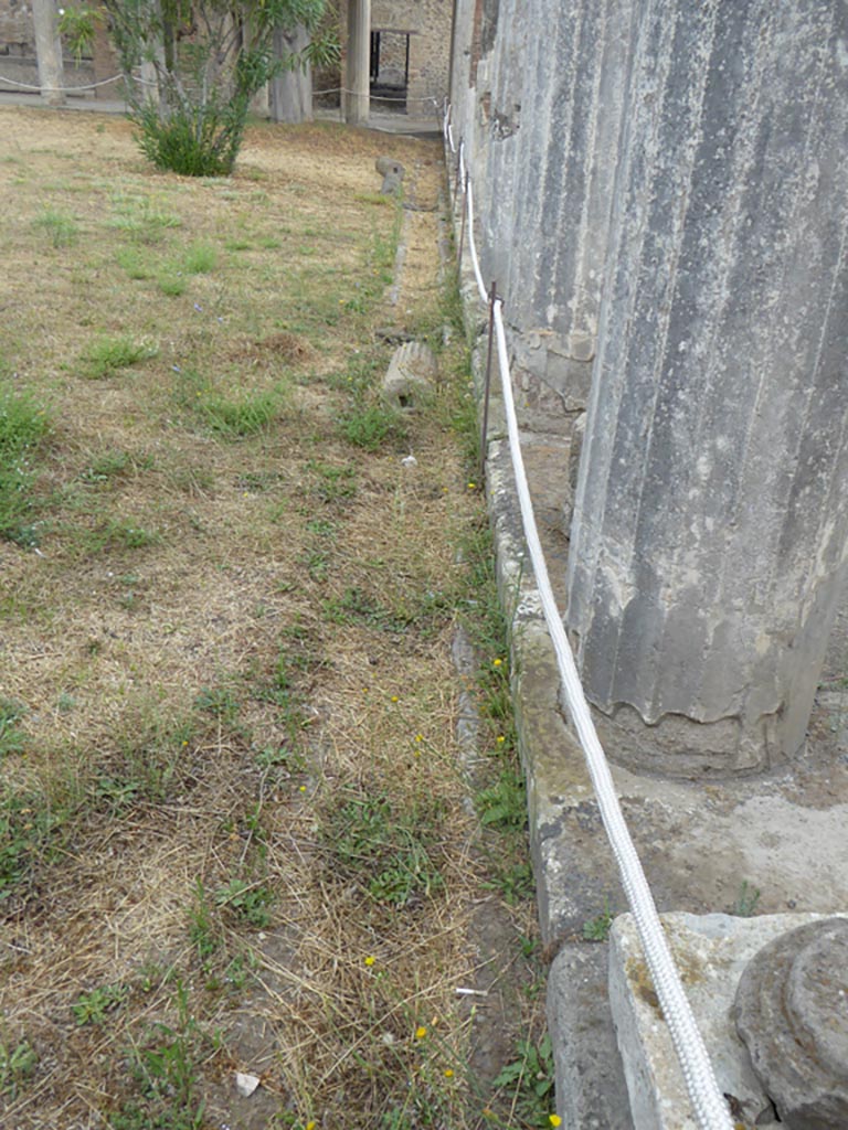 VI.12.2 Pompeii. September 2017. Looking north along east side of rear (second) peristyle.
Foto Annette Haug, ERC Grant 681269 DÉCOR.
