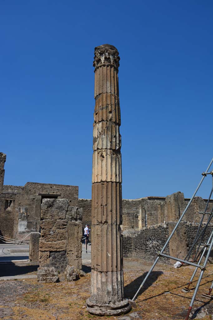 VI.12.5 Pompeii. 14th July 2017. 
Looking west towards column across south-west corner of impluvium, towards doorwasy to rooms 10, and West Ala 11.  
Foto Annette Haug, ERC Grant 681269 DÉCOR.
