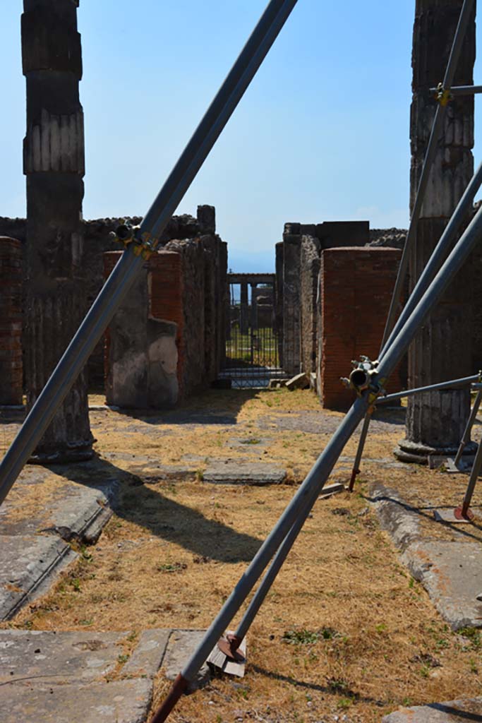 VI.12.5 Pompeii. 14th July 2017. Looking south across impluvium in atrium 7. 
Foto Annette Haug, ERC Grant 681269 DÉCOR.
