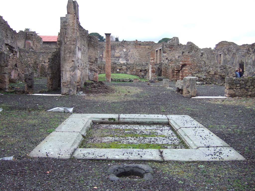 VI.13.6 Pompeii. December 2005. Looking north across impluvium to tablinum. Only the west wall of the tablinum is still standing.