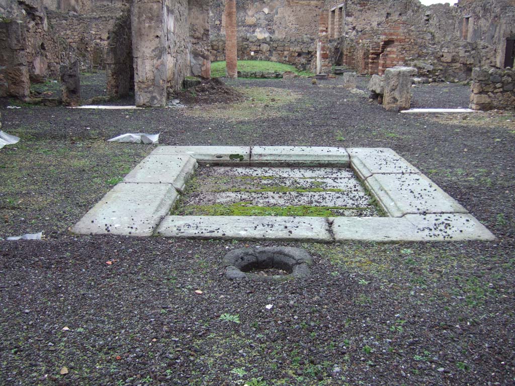 VI.13.6 Pompeii. December 2005. Impluvium in atrium, looking north.