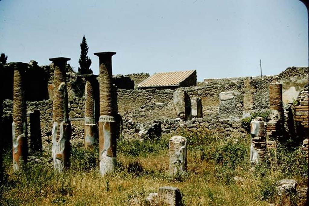 VI.13.6/8 Pompeii. 1957. Looking north-west across peristyle. Photo by Stanley A. Jashemski.
Source: The Wilhelmina and Stanley A. Jashemski archive in the University of Maryland Library, Special Collections (See collection page) and made available under the Creative Commons Attribution-Non Commercial License v.4. See Licence and use details. 
J57f0036
