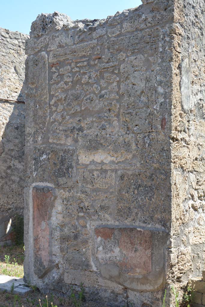 VI.13.6 Pompeii. July 2017. East wall of atrium on south side of doorway to cubiculum, on left.
Foto Annette Haug, ERC Grant 681269 DÉCOR.
