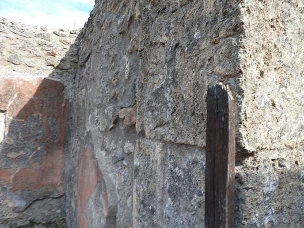 VI.13.6 Pompeii. September 2015. South-east corner of atrium, from entrance doorway.