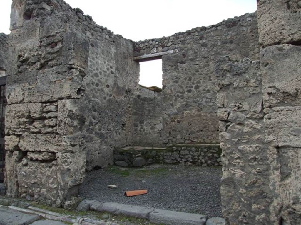 VI.13.14 Pompeii. December 2007. Entrance doorway, looking west.