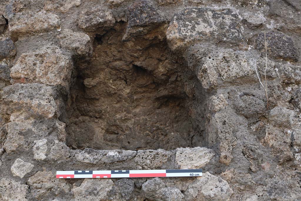 VI.14.1 Pompeii. December 2018. Detail of niche in upper west wall of cubiculum. Photo courtesy of Aude Durand.