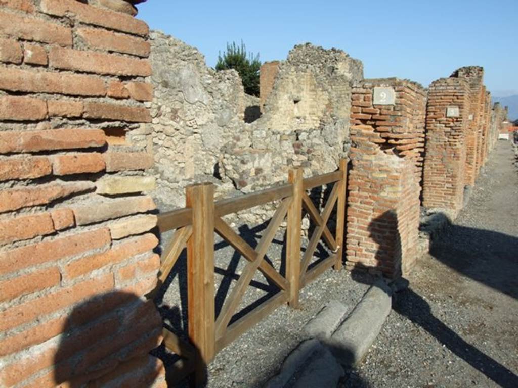 VI.14.2 Pompeii. December 2007. Entrance doorway on Via della Fortuna, looking east.